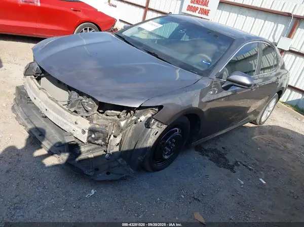 4T1B11HK8JU586969 2018 TOYOTA CAMRY - Image 2