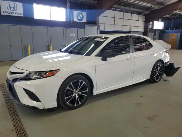 4T1B11HK8JU587197 2018 TOYOTA CAMRY - Image 1