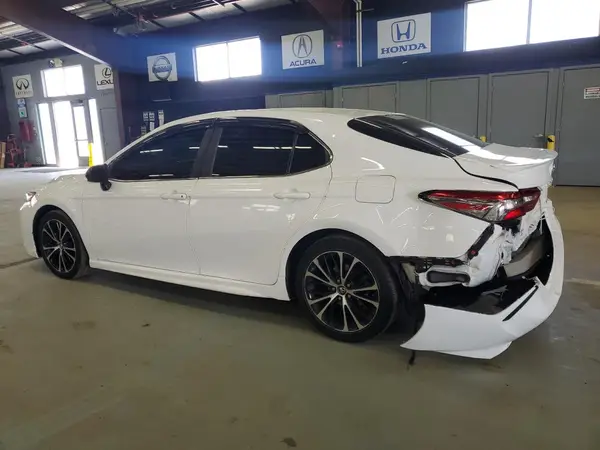 4T1B11HK8JU587197 2018 TOYOTA CAMRY - Image 2