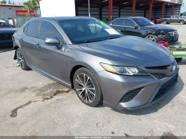 4T1B11HK8JU587247 2018 TOYOTA CAMRY - Image 1