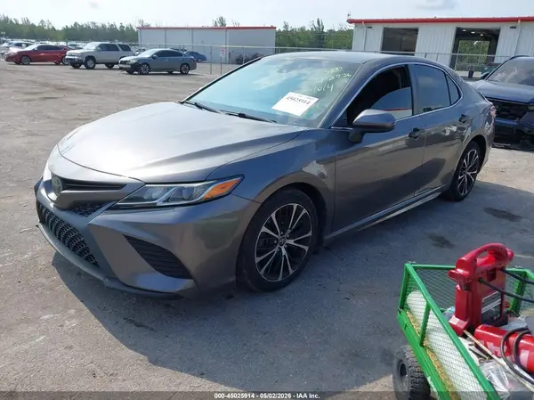 4T1B11HK8JU587247 2018 TOYOTA CAMRY - Image 2