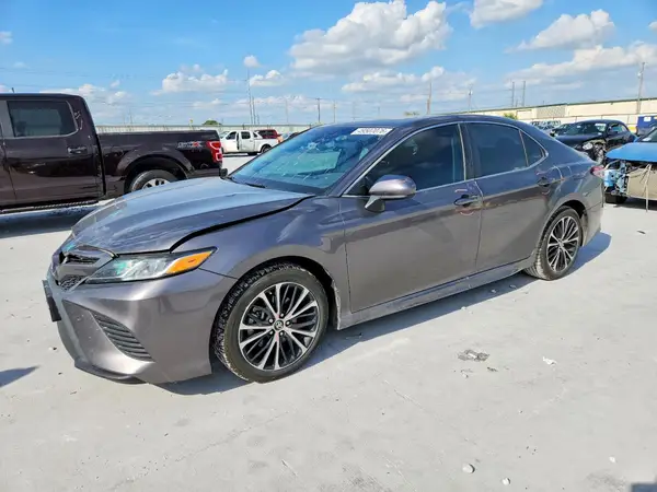 4T1B11HK8JU588592 2018 TOYOTA CAMRY - Image 1