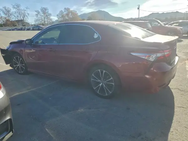 4T1B11HK8JU589712 2018 TOYOTA CAMRY - Image 2