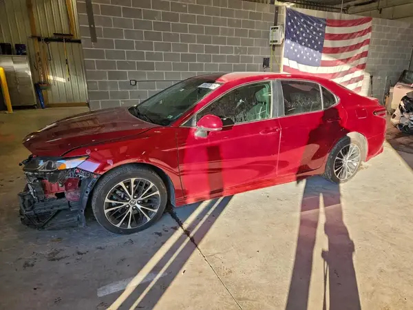 4T1B11HK8JU590195 2018 TOYOTA CAMRY - Image 1