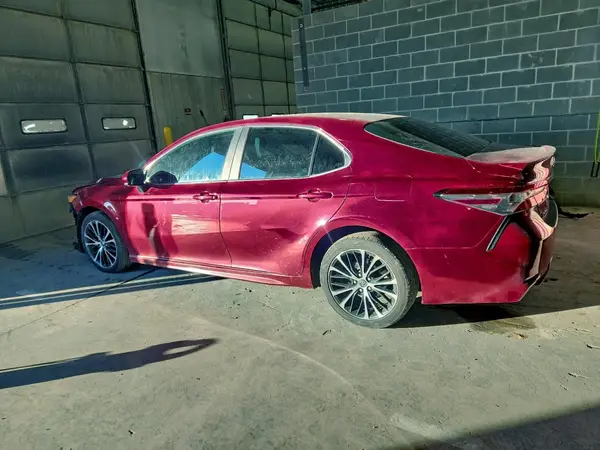 4T1B11HK8JU590195 2018 TOYOTA CAMRY - Image 2