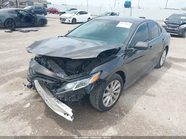 4T1B11HK8JU590441 2018 TOYOTA CAMRY - Image 2