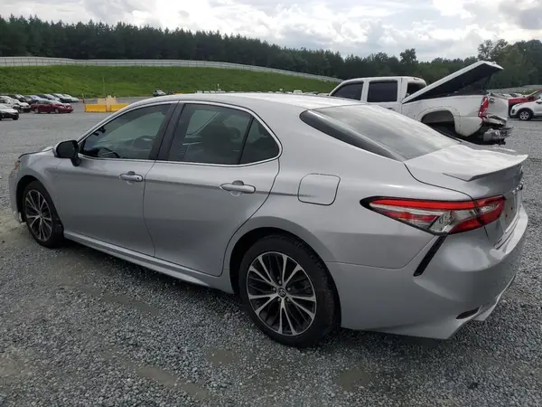 4T1B11HK8JU592223 2018 TOYOTA CAMRY - Image 2