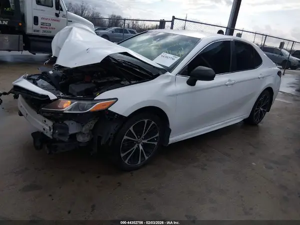 4T1B11HK8JU592478 2018 TOYOTA CAMRY - Image 2