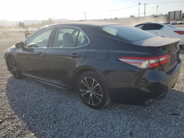 4T1B11HK8JU592528 2018 TOYOTA CAMRY - Image 2