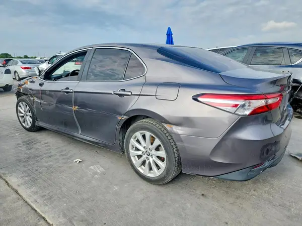 4T1B11HK8JU593615 2018 TOYOTA CAMRY - Image 2