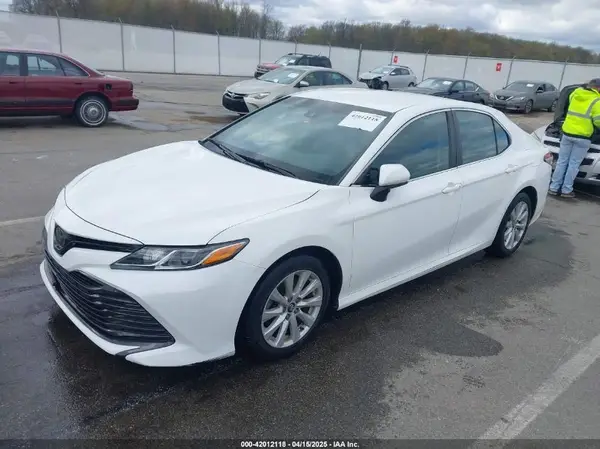 4T1B11HK8JU594747 2018 TOYOTA CAMRY - Image 2