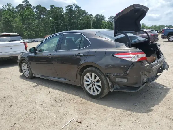 4T1B11HK8JU594845 2018 TOYOTA CAMRY - Image 2
