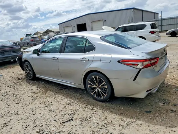 4T1B11HK8JU595171 2018 TOYOTA CAMRY - Image 2