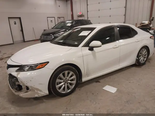 4T1B11HK8JU595851 2018 TOYOTA CAMRY - Image 2