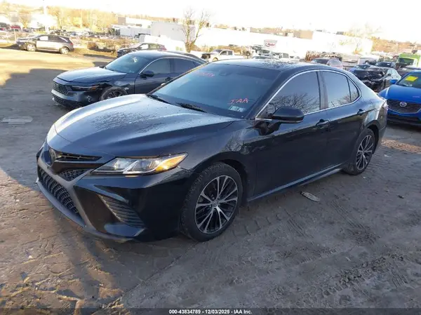 4T1B11HK8JU596174 2018 TOYOTA CAMRY - Image 2