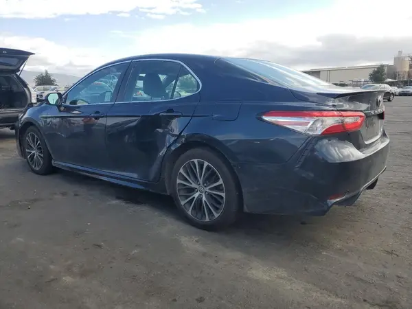 4T1B11HK8JU598054 2018 TOYOTA CAMRY - Image 2