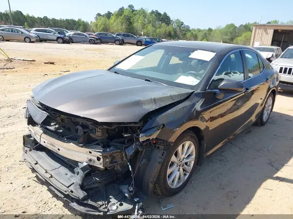 4T1B11HK8JU598555 2018 TOYOTA CAMRY - Image 2