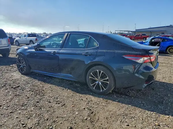4T1B11HK8JU598636 2018 TOYOTA CAMRY - Image 2