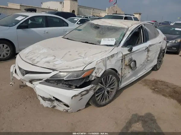 4T1B11HK8JU598894 2018 TOYOTA CAMRY - Image 2