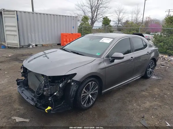 4T1B11HK8JU599088 2018 TOYOTA CAMRY - Image 2