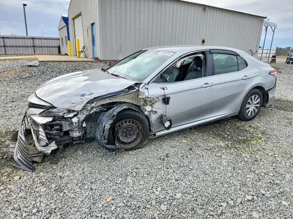 4T1B11HK8JU599205 2018 TOYOTA CAMRY - Image 1