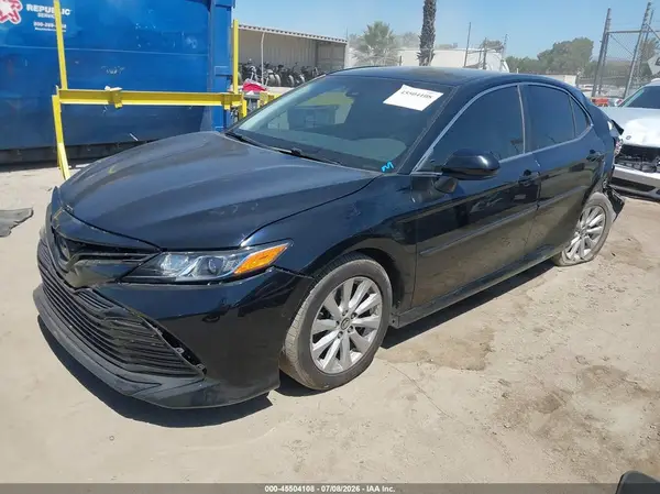 4T1B11HK8JU600059 2018 TOYOTA CAMRY - Image 2