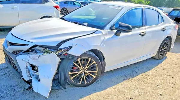 4T1B11HK8JU601647 2018 TOYOTA CAMRY - Image 1