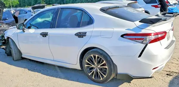 4T1B11HK8JU601647 2018 TOYOTA CAMRY - Image 2