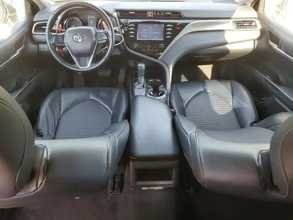 4T1B11HK8JU601647 2018 TOYOTA CAMRY - Image 8