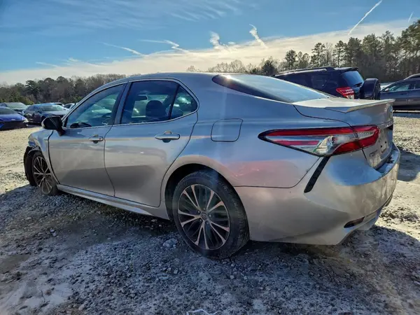 4T1B11HK8JU601731 2018 TOYOTA CAMRY - Image 2