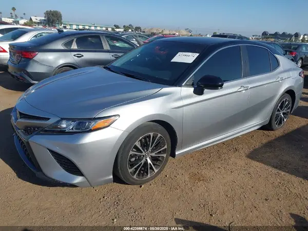 4T1B11HK8JU602300 2018 TOYOTA CAMRY - Image 2