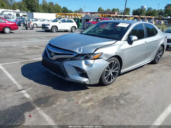 4T1B11HK8JU604435 2018 TOYOTA CAMRY - Image 2