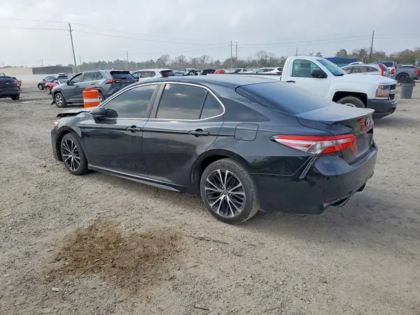 4T1B11HK8JU605066 2018 TOYOTA CAMRY - Image 2