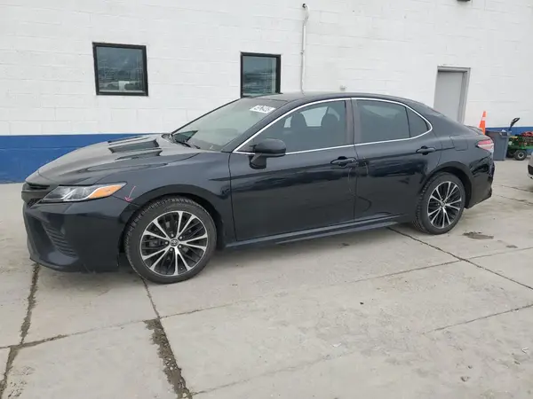 4T1B11HK8JU605858 2018 TOYOTA CAMRY - Image 1