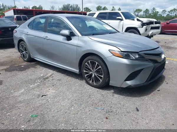 4T1B11HK8JU605892 2018 TOYOTA CAMRY - Image 1