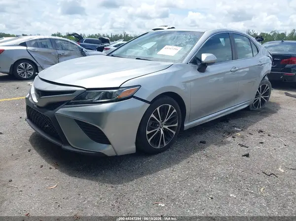 4T1B11HK8JU605892 2018 TOYOTA CAMRY - Image 2