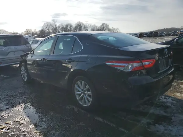 4T1B11HK8JU605911 2018 TOYOTA CAMRY - Image 2