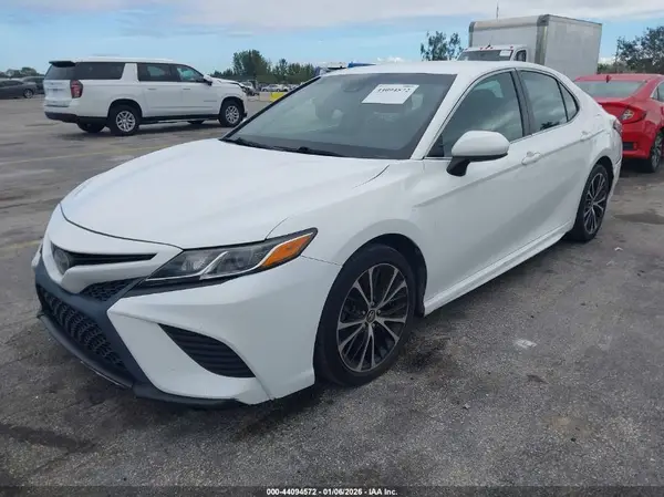 4T1B11HK8JU606914 2018 TOYOTA CAMRY - Image 2