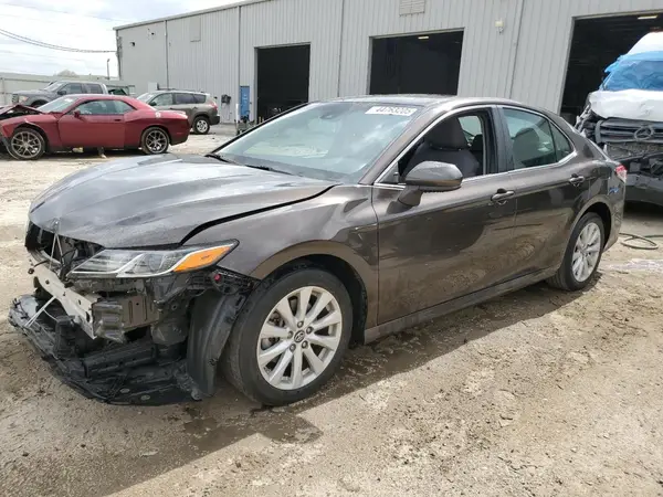 4T1B11HK8JU608243 2018 TOYOTA CAMRY - Image 1