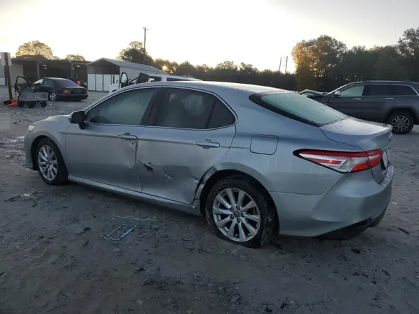 4T1B11HK8JU608730 2018 TOYOTA CAMRY - Image 2