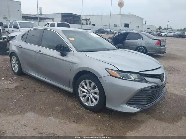 4T1B11HK8JU608954 2018 TOYOTA CAMRY - Image 1