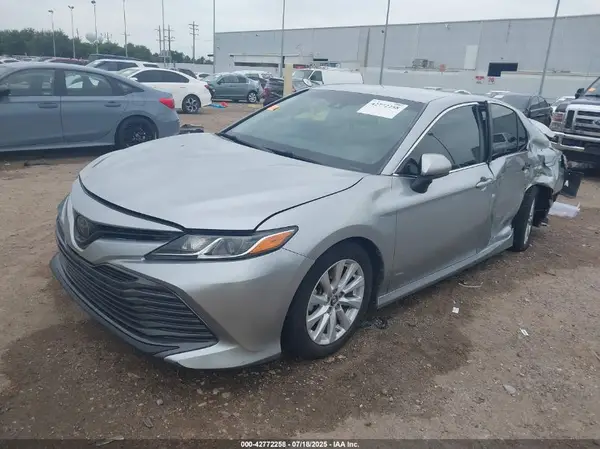 4T1B11HK8JU608954 2018 TOYOTA CAMRY - Image 2