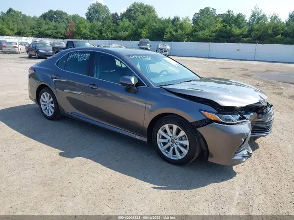 4T1B11HK8JU609781 2018 TOYOTA CAMRY - Image 1