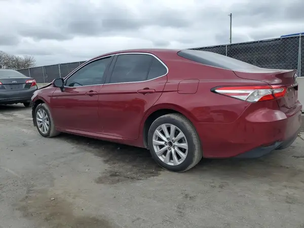 4T1B11HK8JU610610 2018 TOYOTA CAMRY - Image 2