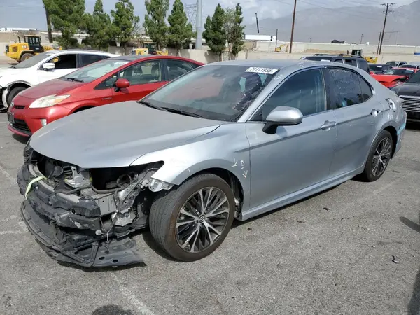 4T1B11HK8JU610686 2018 TOYOTA CAMRY - Image 1