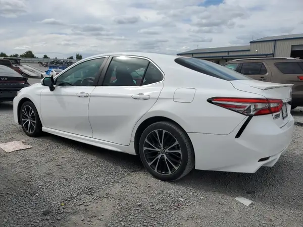 4T1B11HK8JU611885 2018 TOYOTA CAMRY - Image 2