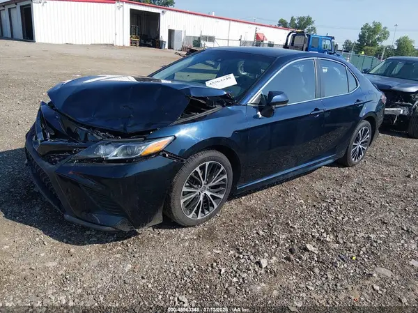 4T1B11HK8JU612082 2018 TOYOTA CAMRY - Image 2