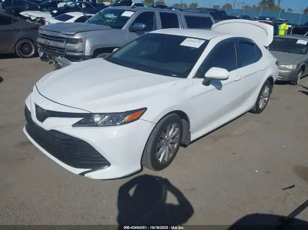4T1B11HK8JU612163 2018 TOYOTA CAMRY - Image 2