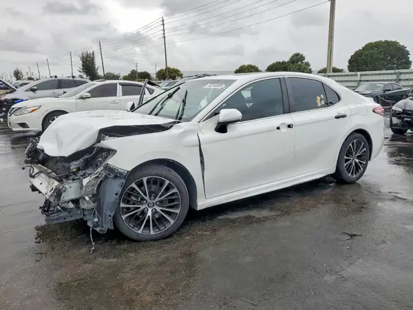 4T1B11HK8JU612647 2018 TOYOTA CAMRY - Image 1