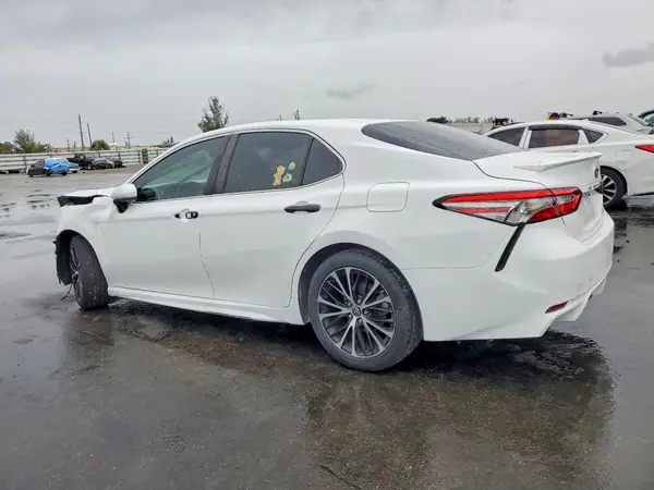 4T1B11HK8JU612647 2018 TOYOTA CAMRY - Image 2